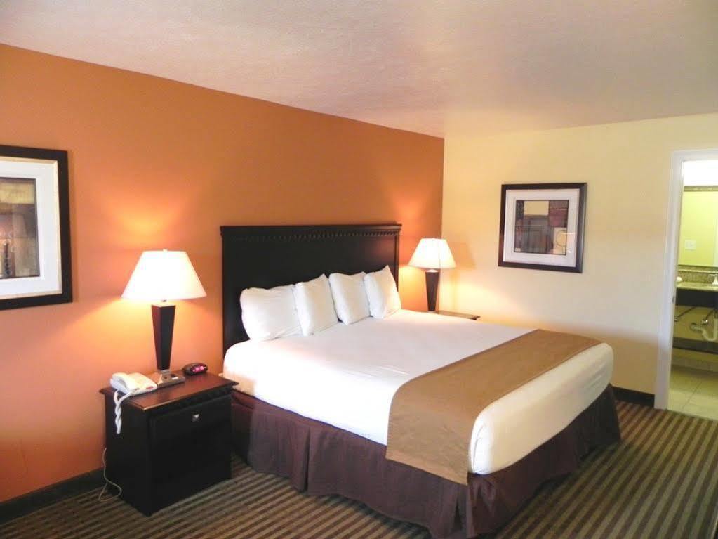 Executive Inn Groves Esterno foto
