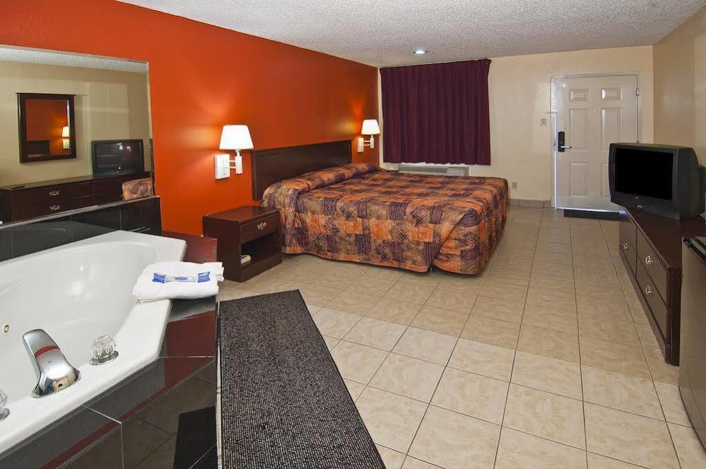 Executive Inn Groves Esterno foto